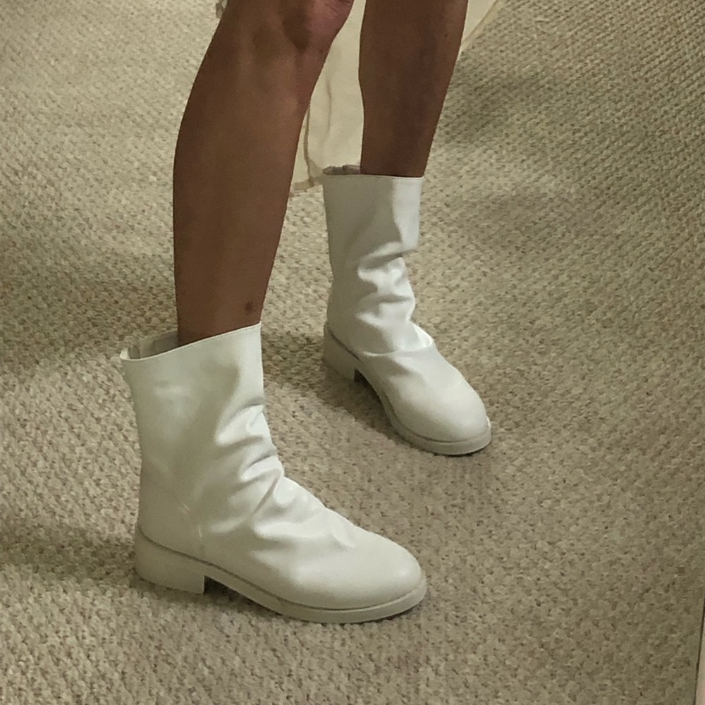 Hip faux leather boutique slouchy white back zip boot